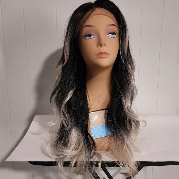 NWT Gorgeous Platinum Blonde BalageWith Dark Roots Lace Front Wig - Picture 7 of 8